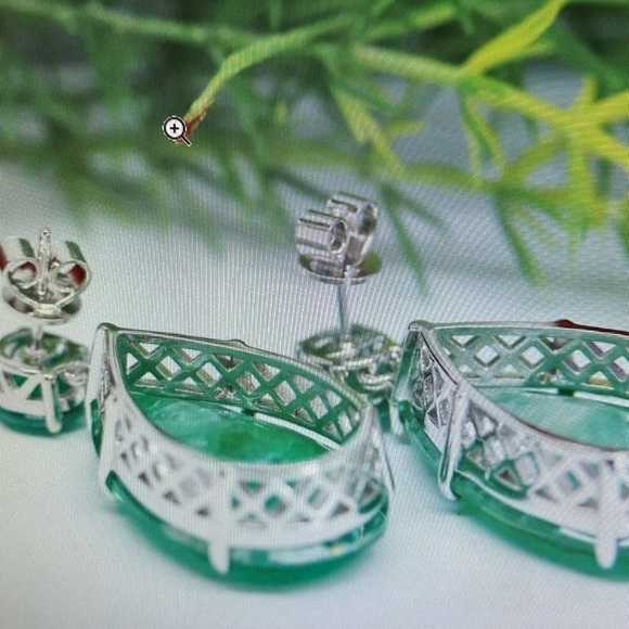18 X 28 mm. - 8 mm. FOREST GREEN DOBLET EMERALD DROP EARRINGS 925 SILVER - Picture 6 of 12